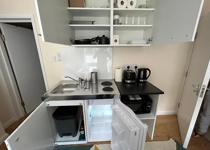 Flat 1, 128A Belsize Road Nw6 4Bg London